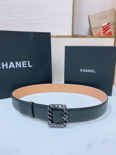 Chanel 24P Cc Crystal. Chain-Link Logo Buckle. Imported Calf Leather Belt, 3.8 C