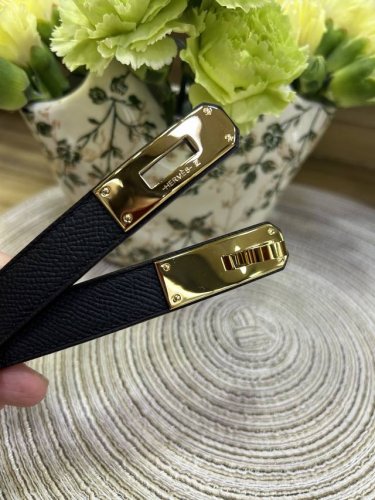 High-quality version of H's popular Kelly belt 2.0 Cmepsom calfskin belt, with p