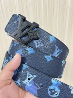 This reversible belt captures a painter's creative moment with a watercolor eff