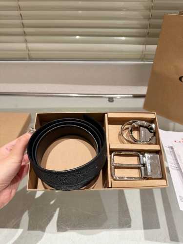 Double-headed high version! Coach leather belt ~ the hottest version among the p