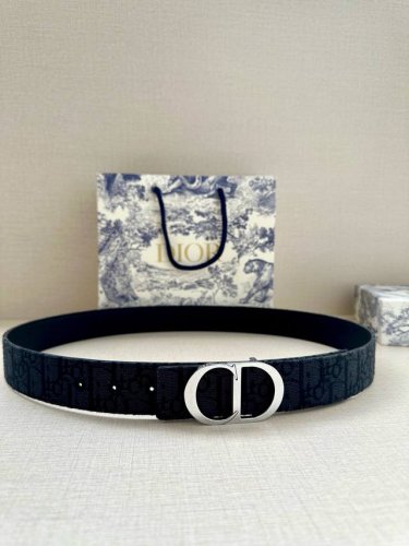 Width 3.5 Cm Dior's reversible belts are available in a variety of styles and ma