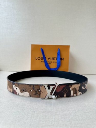 Lv Initials Mng Bandana double-sided belt is a striking redesign of the classic