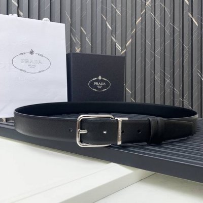 This exquisite reversible belt is crafted from supple leather and Saffiano leat