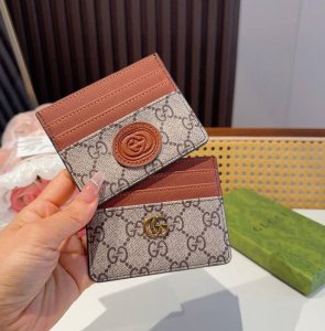 Gucci cardholder/coin purse with multiple card slots, same size as official web