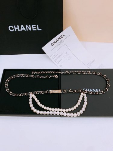 Ch Nel chain letter black leather waist chain The chain splicing design is full