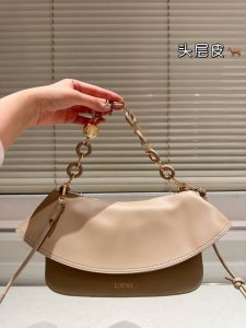 Original version of the first layer of cowhide Loewe's new Puzzle and Ola Ola's