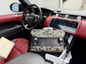 A new high-end Coach shoulder bag. Coach League 36 messenger bag in classic mono