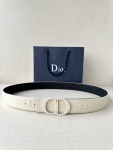 Width 3.5Cm Dior's belt buckle is crafted from stainless steel with a pearly off