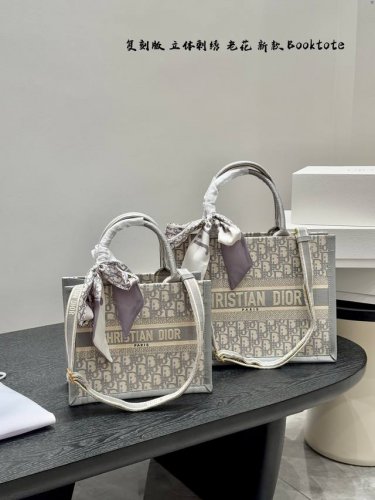 Gift box packaging High-quality replica! With a silk scarf! Dior's new 3D embroi