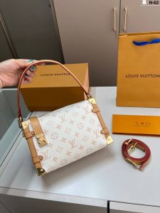 chip version Gu Ailing same show style small box Lv Side Trunk new oatmeal dune