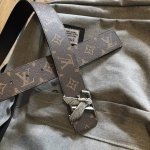 Special Lv Dove Double-Sided Belt Embodies The Core Theme Of The Fall/Winter Run