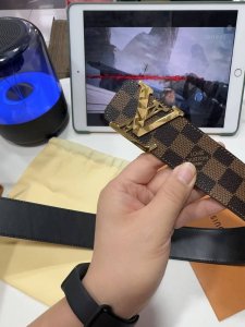 high-End Quality, Real Product Photography With Full Set Of Packaging Brand L