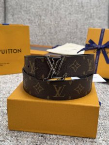 Louis Vuitton LV belt, PVC openwork series, original hardware, exquisite hand-pa