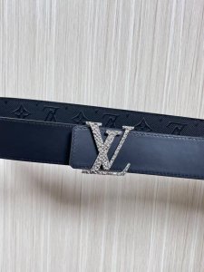 4.0mm wide double-sided imported cowhide leather, with embossed eyelets and a p