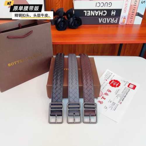 Bv. This Bottega Veneta original is a new product made with double-sided, woven