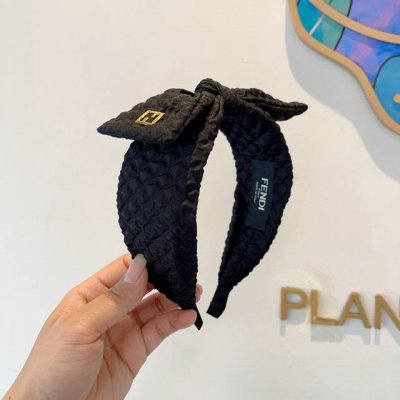 comes with packaging Fendi diamond lattice bow headband, sweet and cool style he