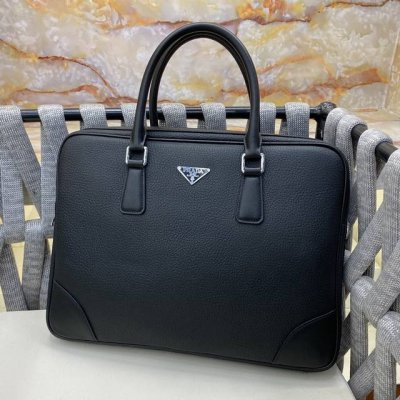 Prada - Prada's latest men's briefcase is made of calfskin leather, which is sof Prada - Prada's latest men's briefcase is made of calfskin leather, which is sof