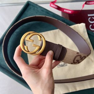 Product DetailsThis wide belt features the classic Double G detail, reminiscent