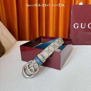 This Gucci 30mm belt features a soft Gg Supreme canvas on one side and blue cow