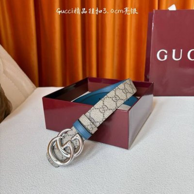 This Gucci 30mm belt features a soft Gg Supreme canvas on one side and blue cow This Gucci 30mm belt features a soft Gg Supreme canvas on one side and blue cow