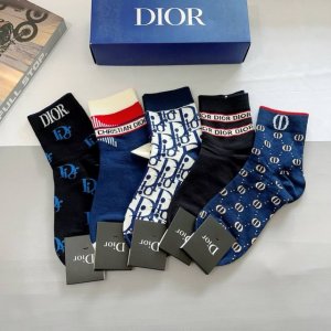 Comes with a box of 5 pairs of Dior's new calf socks! Made of pure cotton, feat