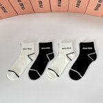 Specially packaged Miumiu new style embroidered mid-length slouch socks! Four pa