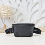 Gucci - Gucci's latest chest bag is made of imported calfskin leather with a sof