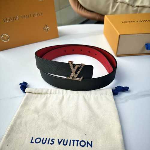 L0Uis Vuitt0N This season's new women's belt is 30mm wide and crafted from class