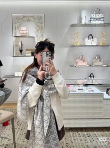 Dior Cannage Scarf *45cm. 57% Cashmere. 43% Virgin Wool This Dior Cannage scarf