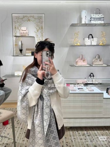 Dior Cannage Scarf *45cm. 57% Cashmere. 43% Virgin Wool This Dior Cannage scarf