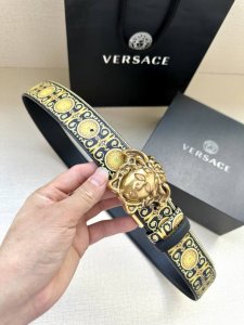 Width 4.0Cm Versace Palazzo belt is made of cowhide leather and decorated with L