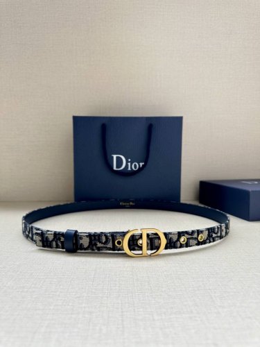 Width 2.0 Cm This Saddle-Style Belt Is A Classic Accessory. Crafted From Classic