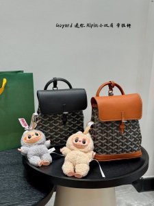 With a pull-on bag pendant! The Alpin Mini Goyar D Goyar Backpack is so lightwei