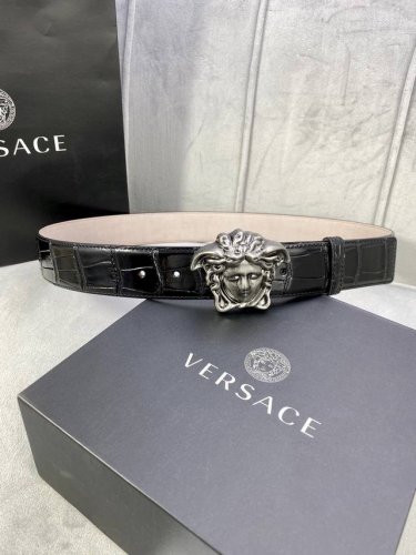 Width 4.0cm Versace logo: 3D Medusa on the belt buckle makes this Palazzo belt h