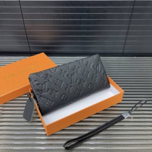 Louisvuitton Lv leather clutch with multiple card slots, classic and versatile w