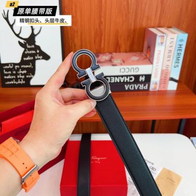 Ferrago F double-sided top-grain cowhide with a new look. Made of stainless stee