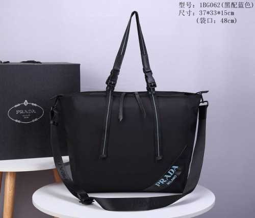 Top-quality original. New P-brand shopping bag, model 1Bg062, made with importe