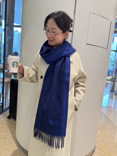 New Arrival! 2025 LV Cashmere Scarf with Gradient Logo - A rare and gentle color