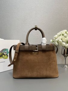 Original new small nubuck leather 1Ba434 has arrived. The new Doublebag small sh