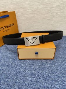 Brand: Lv new imported calfskin, delicate and soft to the touch. With pure steel