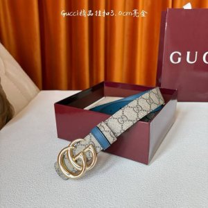 This Gucci 30mm belt features a soft Gg Supreme canvas on one side and blue cowh