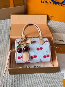 Lv Speedy pillow bag. The interior is identical to the store's. A true replica o