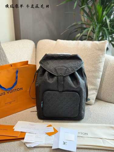 A super classic men's backpack, the Lv backpack is a perfect blend of luxury an