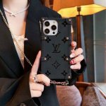 Lv official website synchronized new summer style, rivet chain mobile phone case