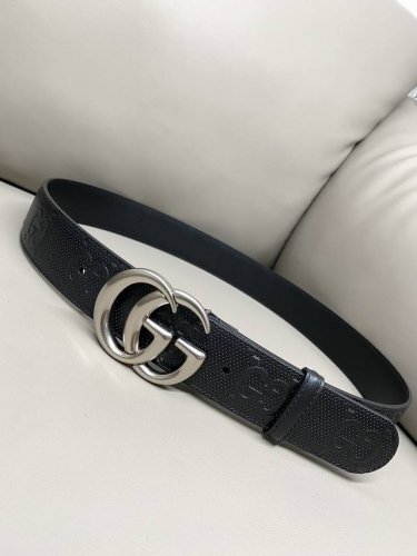 Gucci 4.0 Wide Marmont Series Printed Embossed Leather Belt. The interwoven Gucc