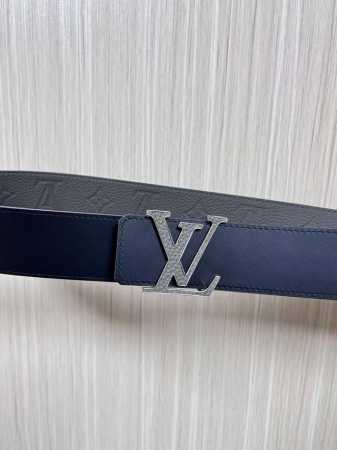 New arrival this season! 4.0 One side is calfskin with a pebbled embossed patte - Click Image to Close