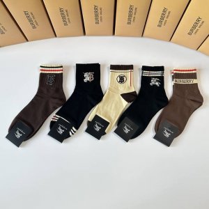 Special counter packaging Burberry's new mid-length stacked socks! Five pairs pe