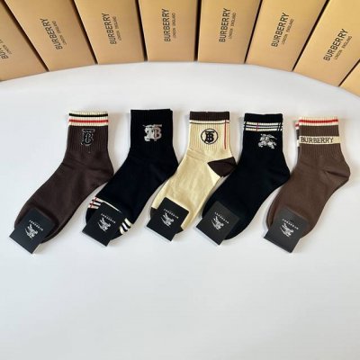 Special counter packaging Burberry's new mid-length stacked socks! Five pairs pe
