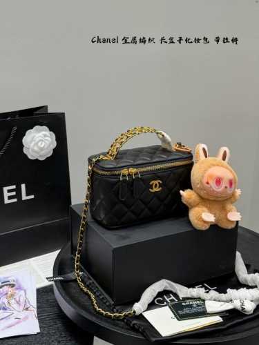 Folding gift box with pull-out fabric pendant! Size: 18*11cm Chanel cosmetic ba
