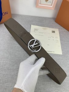 4.0 Wide Lv Shadow Belt has the classic style of Monogram Shadow leather and the